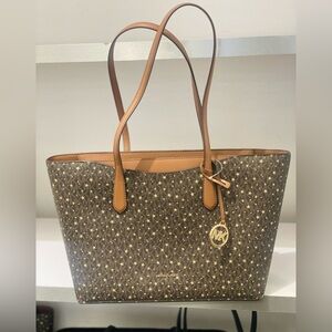 NWT Michael kors Arden Large Printed Signature Tote Bag With Stars NWT in Brown